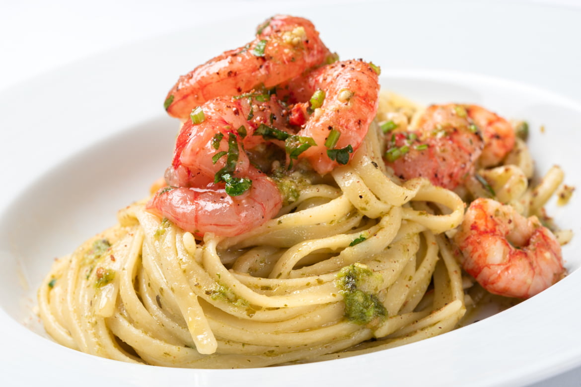 Linguine al pesto e gamberetti: la ricetta con olio EVO
