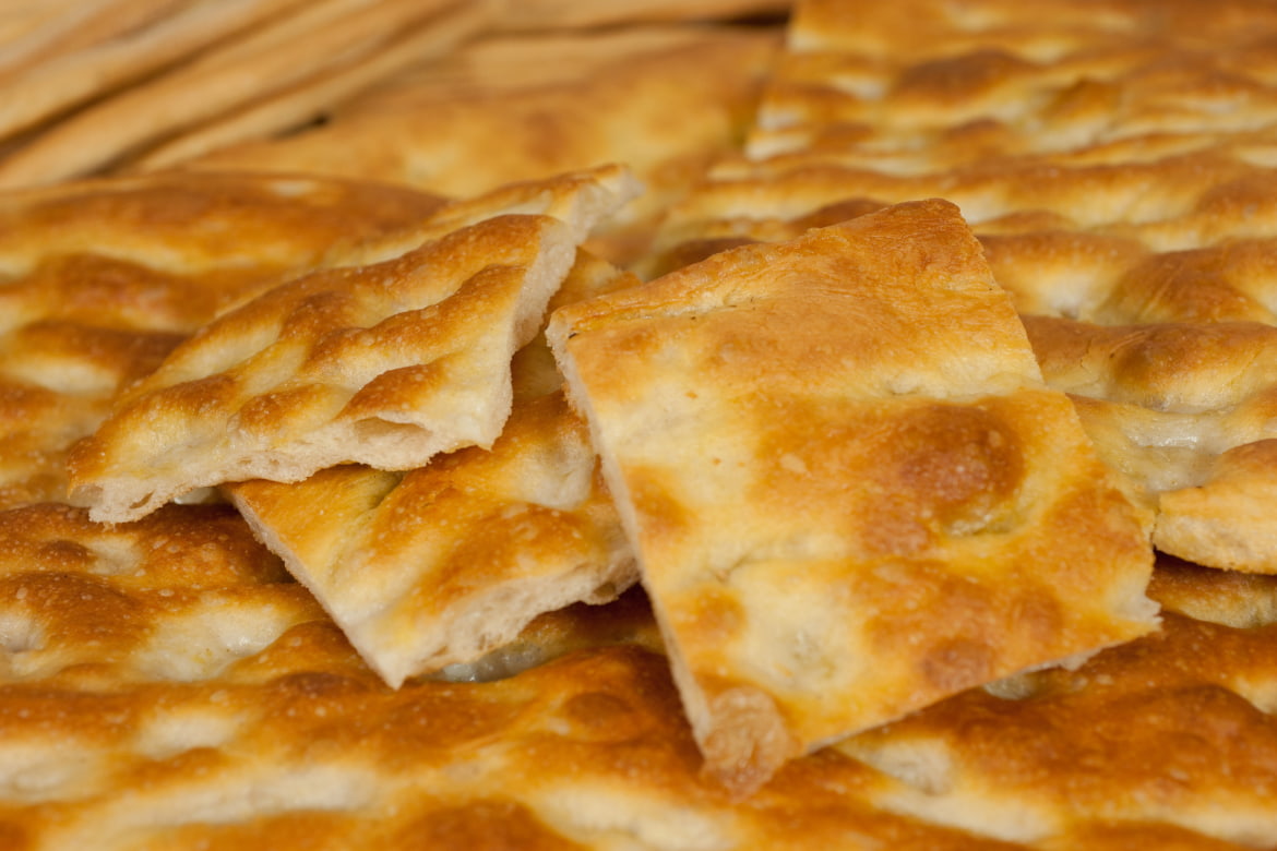 Schiacciata con cipolle e salvia: ricetta e procedimento